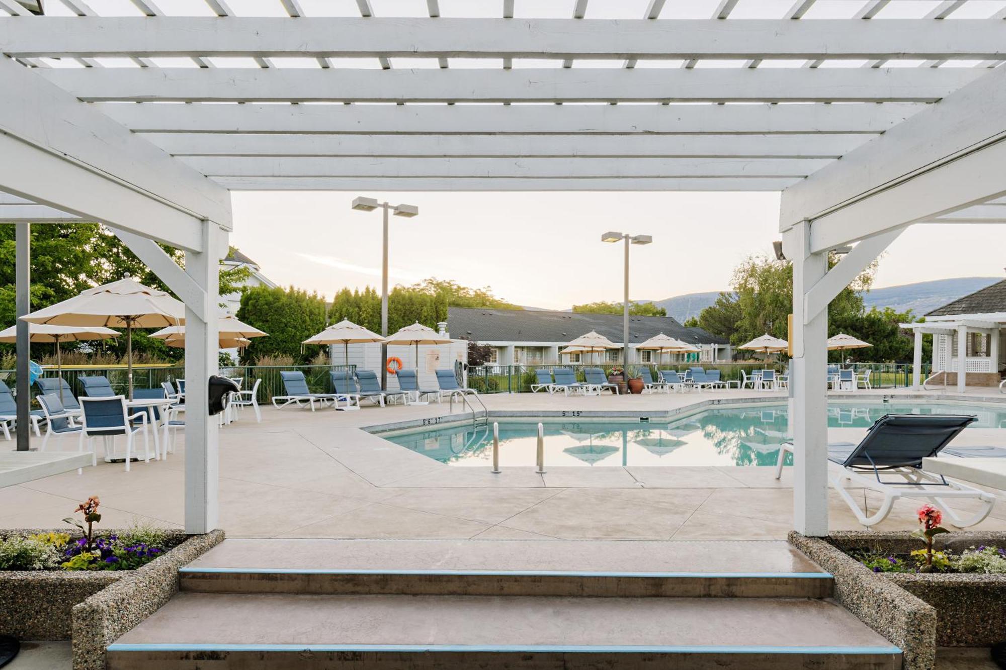 Balcomo, A Ramada By Wyndham Πέντικτον Εξωτερικό φωτογραφία