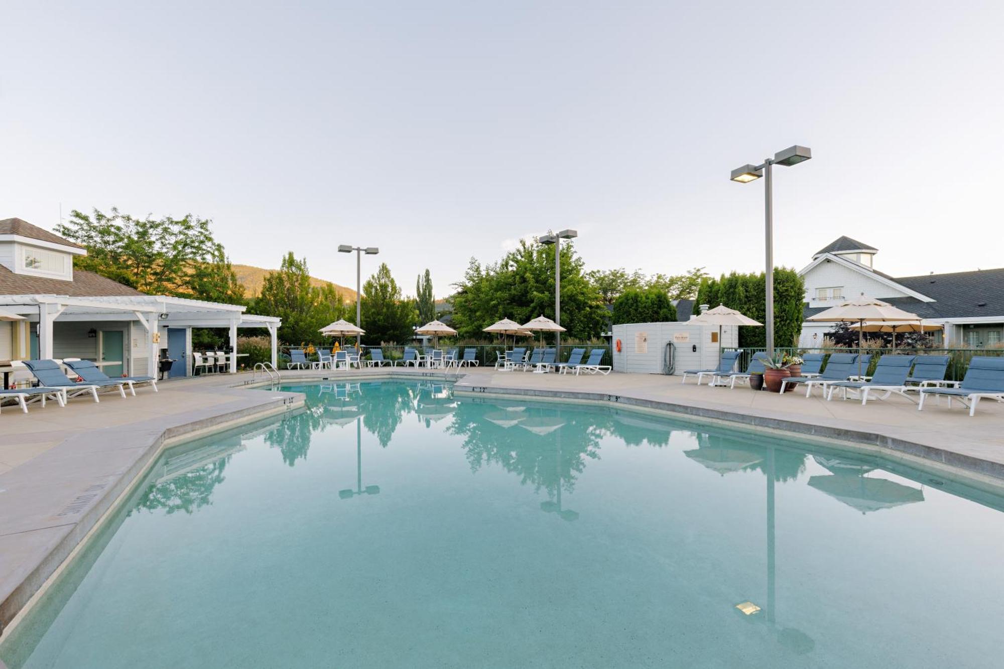 Balcomo, A Ramada By Wyndham Πέντικτον Εξωτερικό φωτογραφία