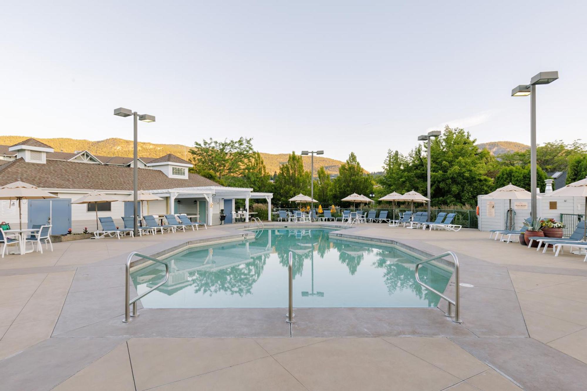 Balcomo, A Ramada By Wyndham Πέντικτον Εξωτερικό φωτογραφία