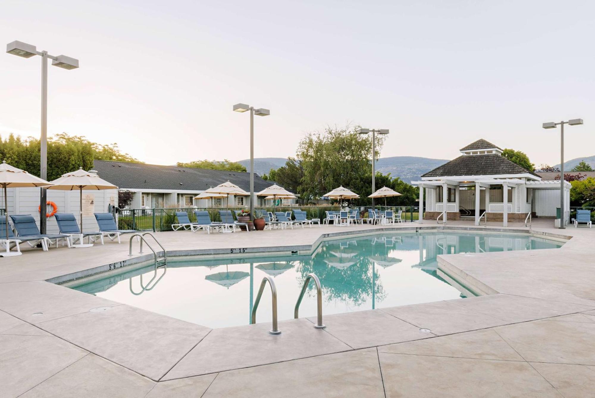 Balcomo, A Ramada By Wyndham Πέντικτον Εξωτερικό φωτογραφία